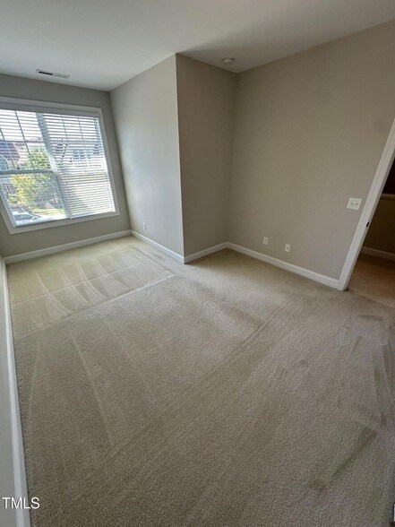 Building Photo - 4222 Vallonia Dr