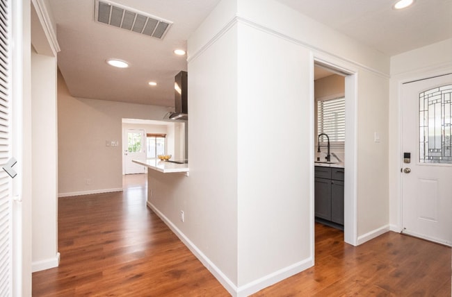 Building Photo - 4/2 + Detached Studio & Pool! One Property...