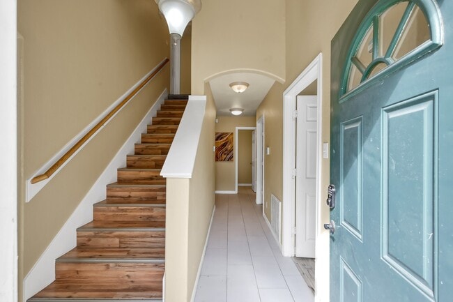 Building Photo - 125 Pine St