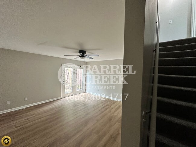 Building Photo - 2-Bed 1.5-Bath Townhome