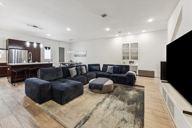 Building Photo - 2204 Cortijo Pl