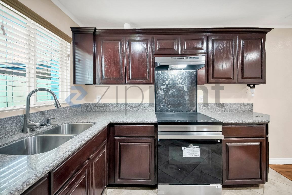 Building Photo - 32771 Whispering Palms Trail