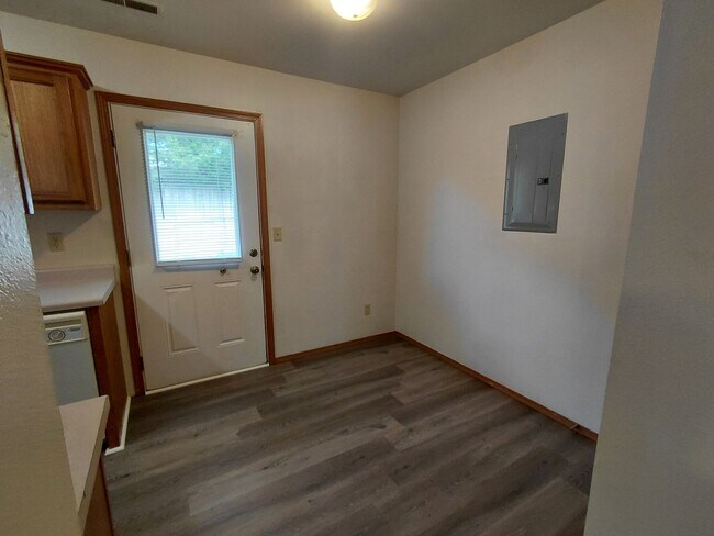 Building Photo - 20305 Skyview Dr