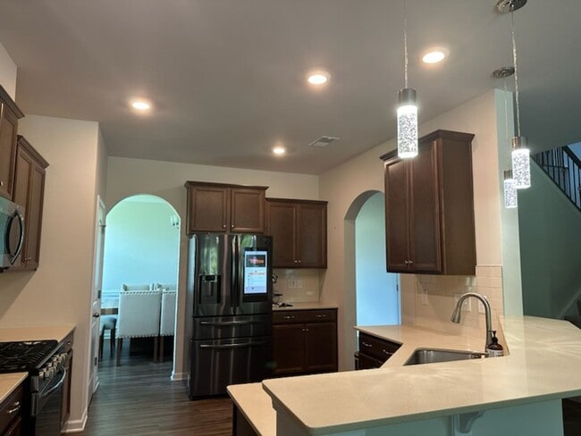 Building Photo - Like New Beautiful home in Wesley Chapel