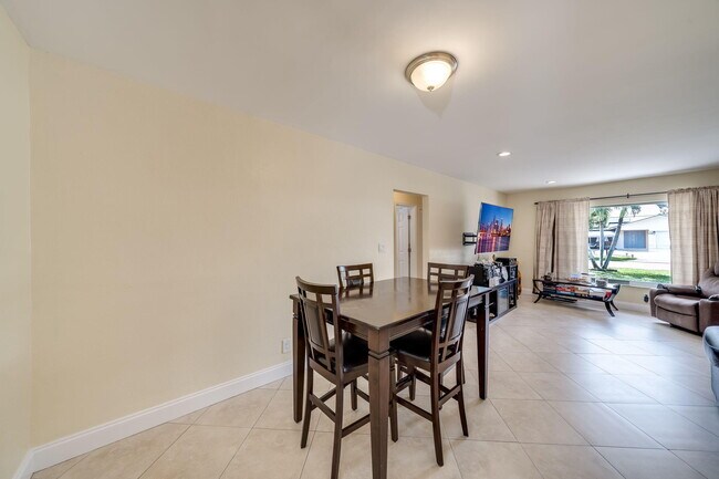 Building Photo - 9603 NW 67th Ct