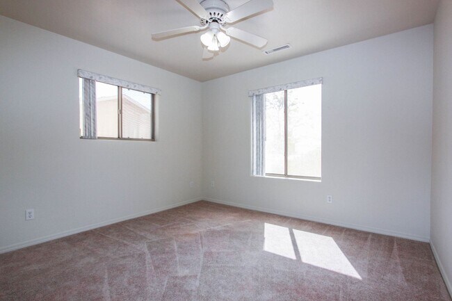 Building Photo - 4 Bedroom Home with 3 Car Garage in PV!