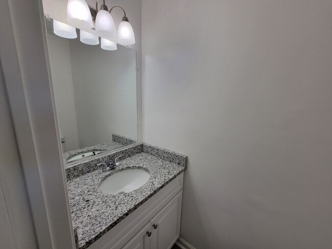 Building Photo - 1550 Fairfax Dr