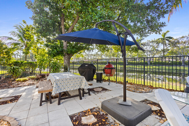 Building Photo - 3719 Oak Ridge Cir