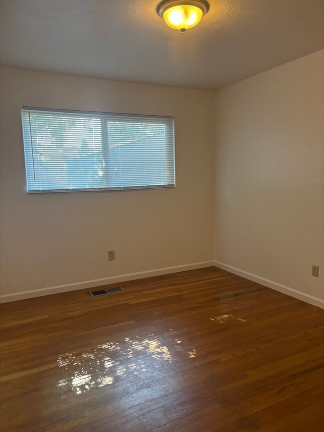 Building Photo - Bennett Valley 3 bedroom 2 bath Home!