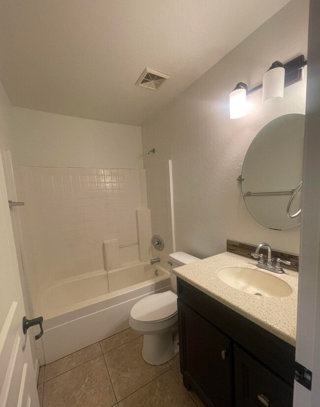 Building Photo - Charming 4 bed 2 bath home in the Ghost Ranch Communtity