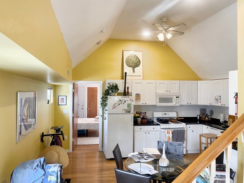 Primary Photo - 70 5th St
