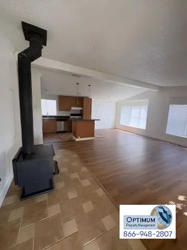 Building Photo - Fully Remodeled 3BD/2BA Home on Spacious Lot