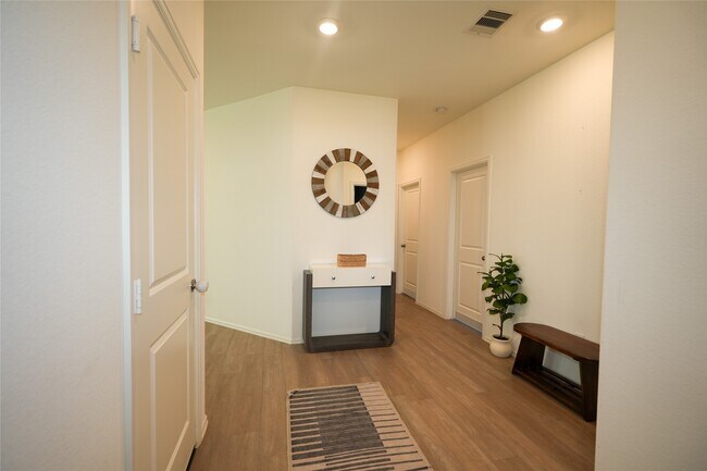 Building Photo - 8446 Manta Ray Dr