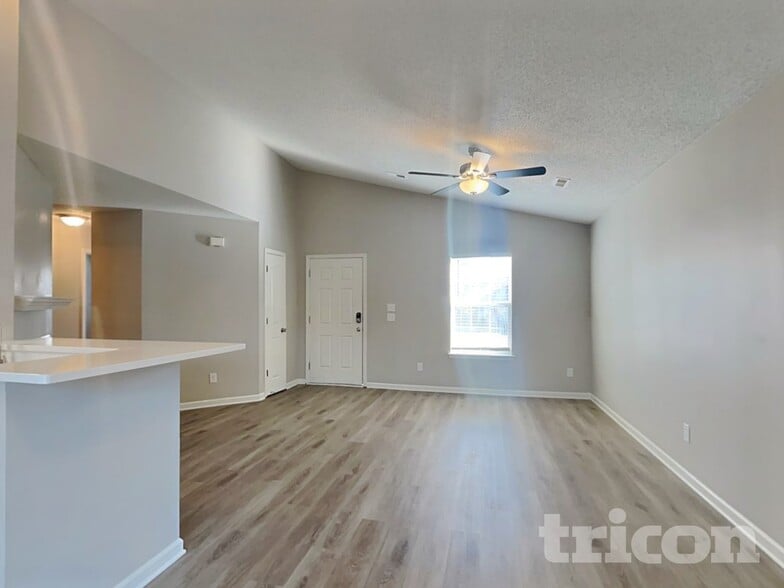 Building Photo - 15228 Pangborn Pl