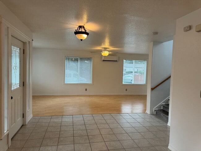 Building Photo - 3657 Rivercrest Dr