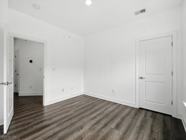 Building Photo - 701 Abbe Rd
