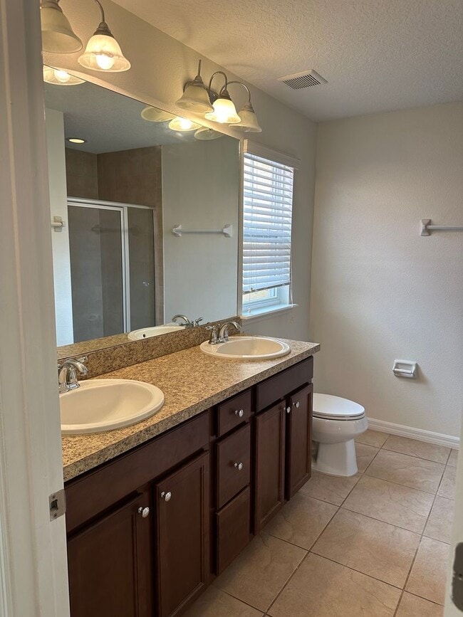 Building Photo - 3 Bedroom, 2.5 Bath Townhome in Gated Sanford Community – Pet Friendly