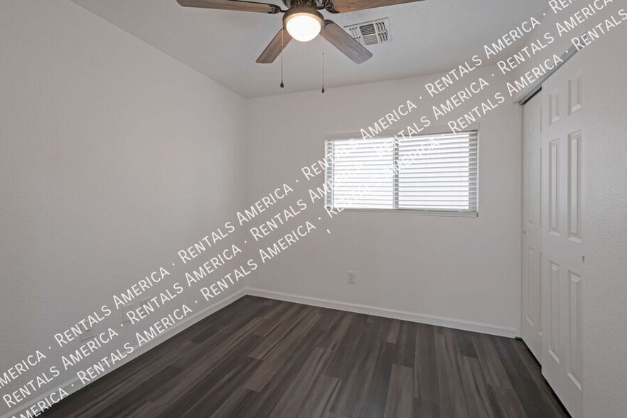 Building Photo - 3502 S Chaparral Rd