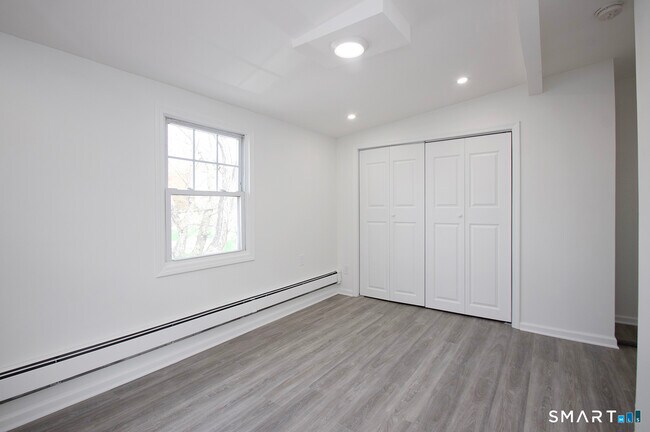 Building Photo - 2879 Fairfield Ave