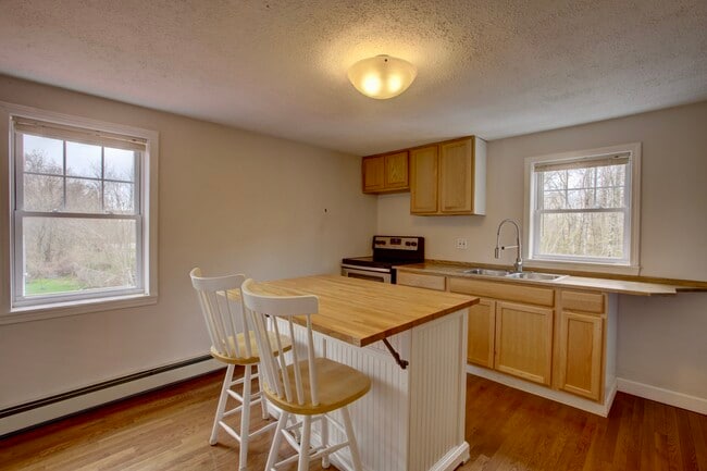 Building Photo - 9 Cornell St