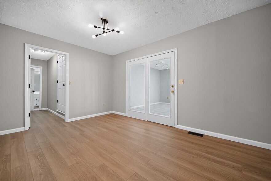 Building Photo - 305 Autumn Ridge Dr