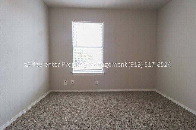 Building Photo - 3 Bed | 1.5 Bath in Central Tulsa! ***Accepts Vouchers***