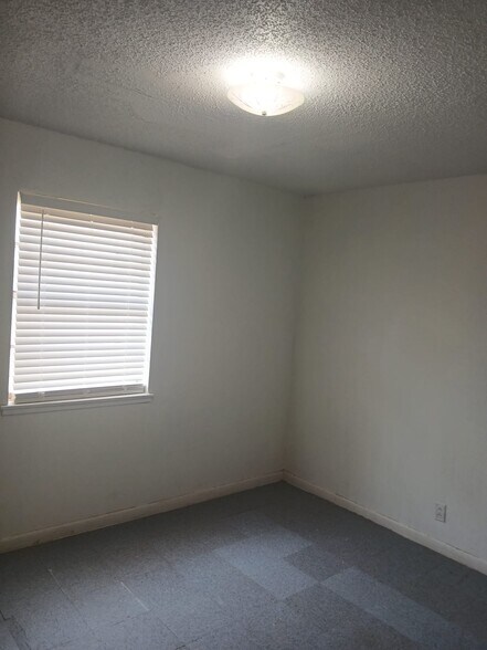 Building Photo - 1300 N Walnut Ave