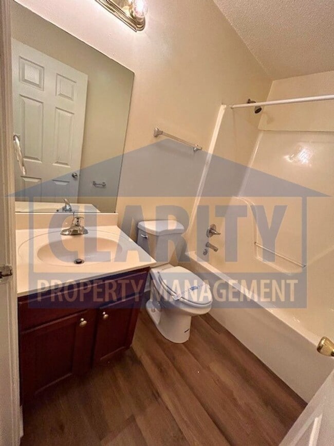 Building Photo - Two bedroom townhome w/ garage!