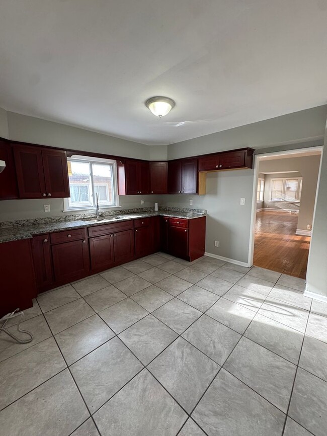 Building Photo - 3 Bedroom 2 Bathroom House in Calumet City...