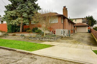 Building Photo - Beautiful 4 bedroom plus office home in Ballard
