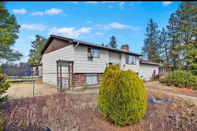 Building Photo - 727 E Olympic Ave