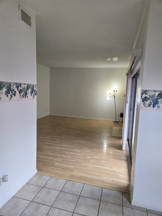 Building Photo - 6500 Harbor Town Dr