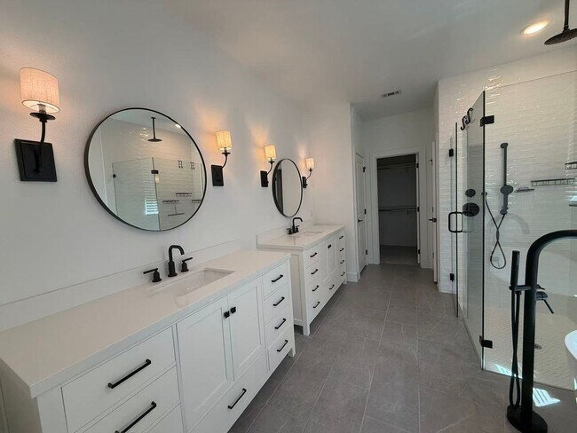 Building Photo - Move-in ready and like-new! Washer, dryer, and refrigerator Included.