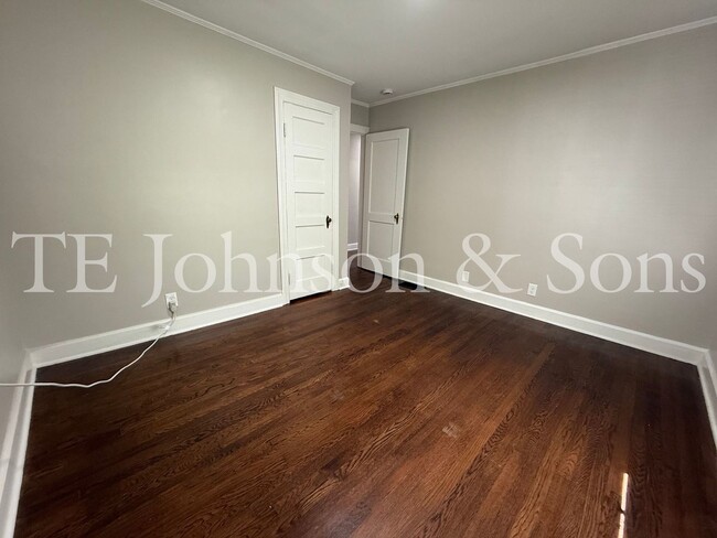 Building Photo - Charming Duplex in Winston-Salem