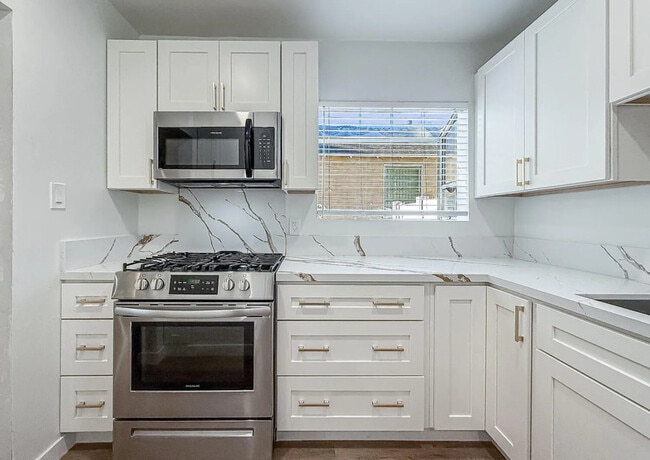 Building Photo - 2431 Gramercy Ave