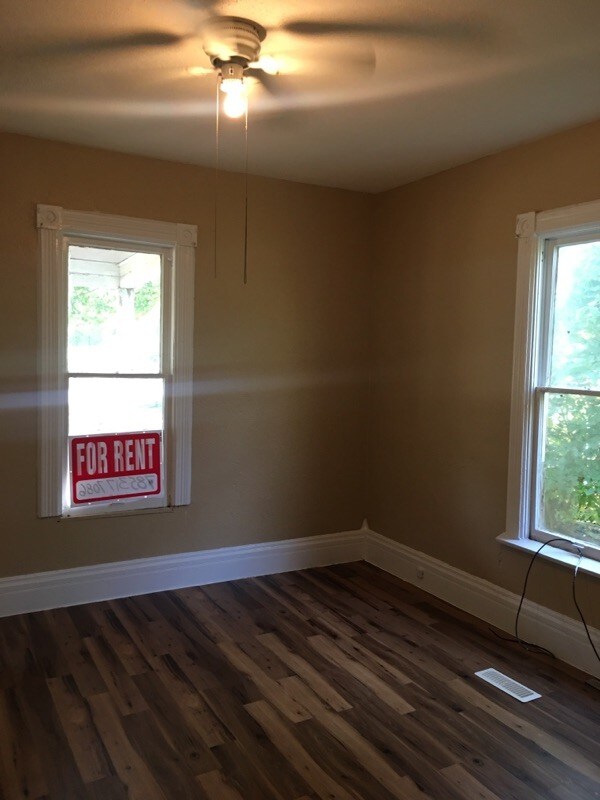 Building Photo - 330 W 1st St