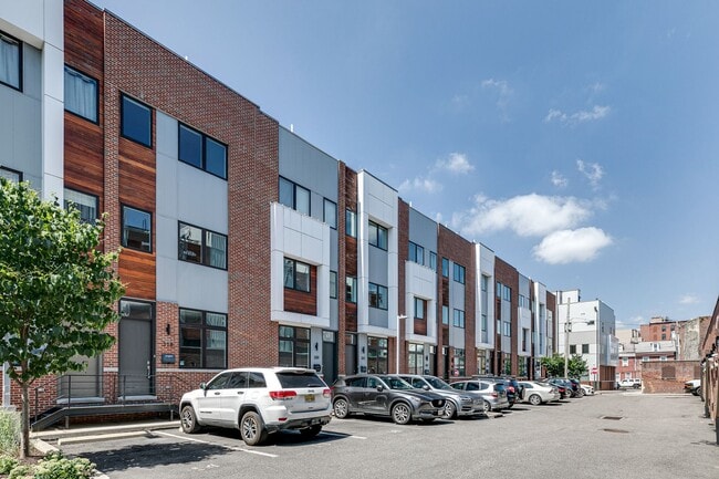 Building Photo - Northern Liberties Townhome with Parking