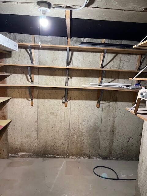 storage - 2112 W Bowling Ave