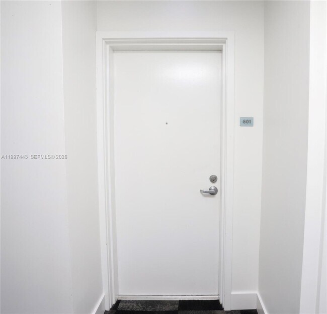 Building Photo - 350 NE 24th St