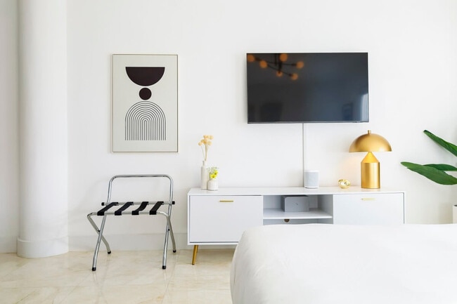 Building Photo - 212 West Dr