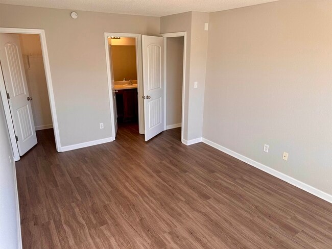 Building Photo - 9966 Branley Oak Dr