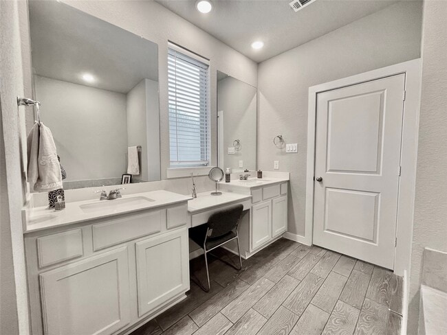 Building Photo - 4334 Hemlock Grove Ln