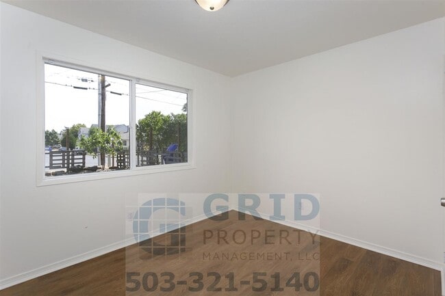Building Photo - GPM639 - 2801-2803 SE 125th Avenue (T1)