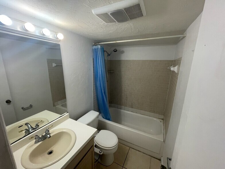 Building Photo - 4800 Ocean Beach Blvd