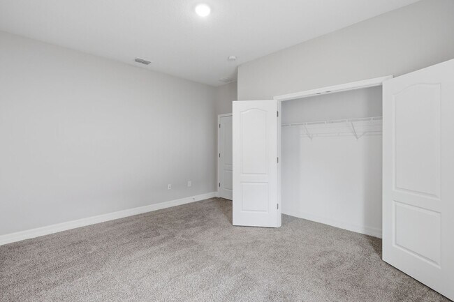 Building Photo - 5574 SW 128th Pl
