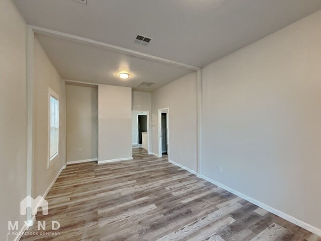 Building Photo - 355 Henry St