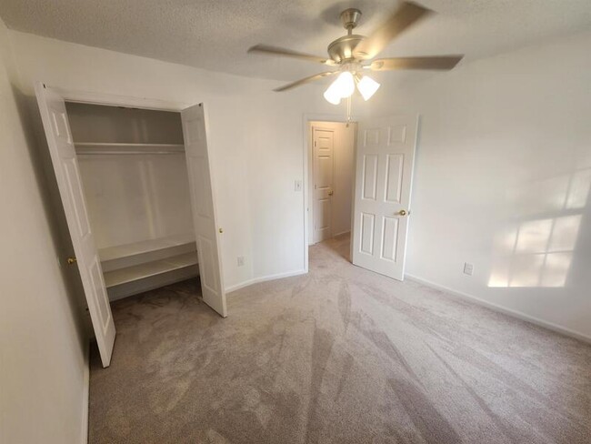 Building Photo - 125 Horse Run Dr
