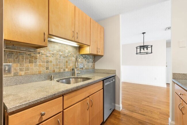 Building Photo - 15 Bower Rd