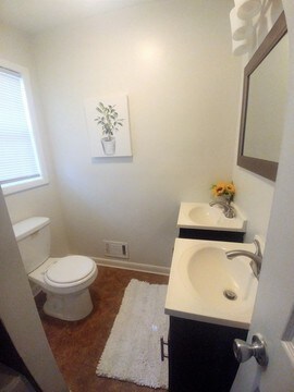 Building Photo - 2574 Brentford Pl