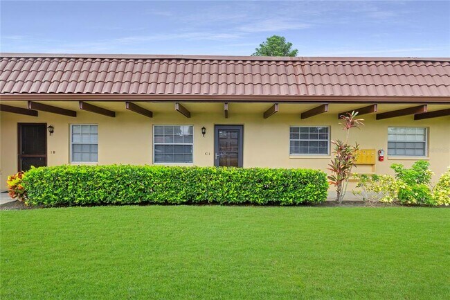 Building Photo - 1701 Pinehurst Rd